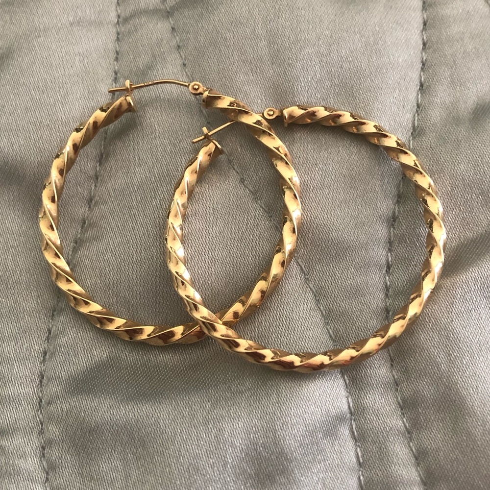 Pretty 14 Carat Gold Hoops